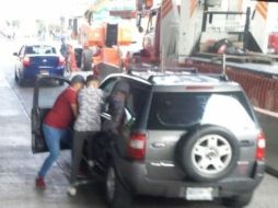 De acuerdo con las imágenes de una cámara cercana al punto, se trató de dos jóvenes. ESPECIAL