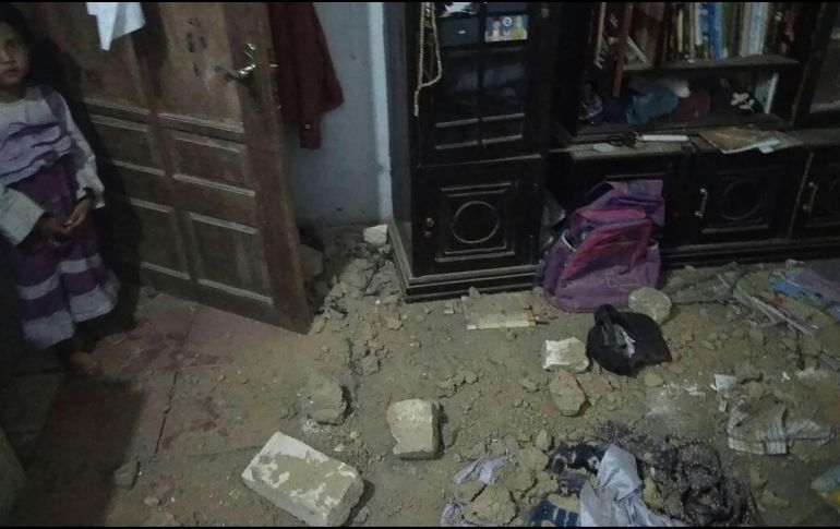 Destrozos causados en una vivienda luego del temblor. AFP/CORTESÍA