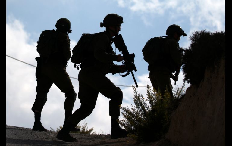 Soldados israelíes se despliegan tras enfrentamientos entre pobladores israelíes y palestinos de un asentamiento en Urif, en la parte ocupada de Cisjordania. AFP/J. Ashtiyeh