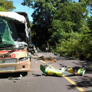 Choque en carretera en Cihuatlán deja un muerto y cinco lesionados