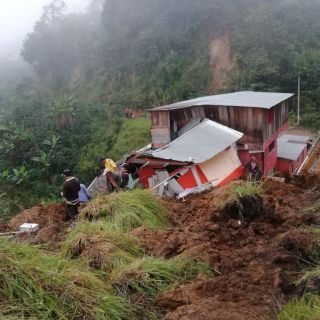 Asciende a 11 cifra de muertos por deslizamiento en centro de Colombia