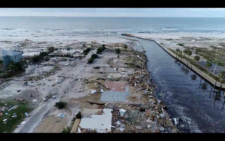 Aspecto de la costa de Mexico Beach. Los vientos estuvieron acompañados de lluvias intensas y una marejada ciclónica que elevó el nivel del mar en hasta 42 metros en algunas zonas. AP/SevereStudios.com
