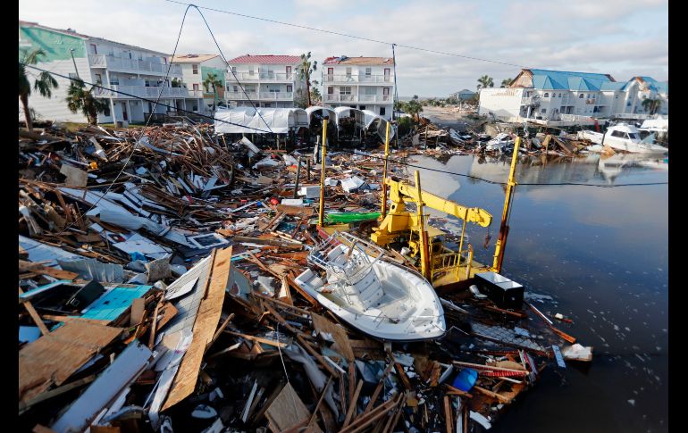 Escombros se observan alrededor de Mexico Beach, en Florida, luego de que de 