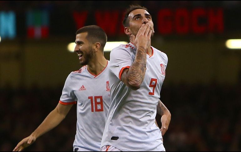 Paco Alcácer celebra uno de los dos goles con los que contribuyó a la victoria española. AFP/G. Caddick
