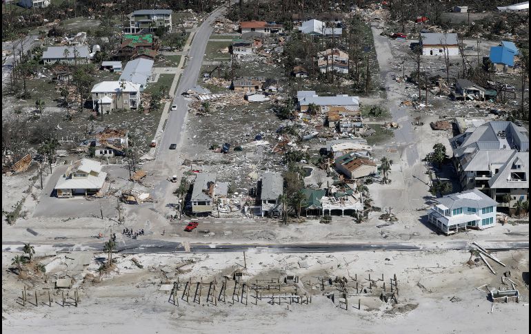 Casas destruidas tras el paso del huracán 
