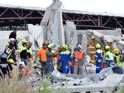 En la construcción se colapsaron tres lozas, una sobre otra, hasta un sótano, en un área aproximada de 60 metros de largo por 30 de fondo. SUN