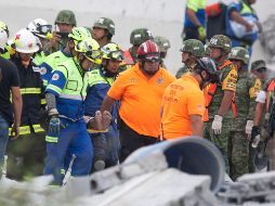 Equipos de rescate trabajan en la zona del accidente. EFE/STR