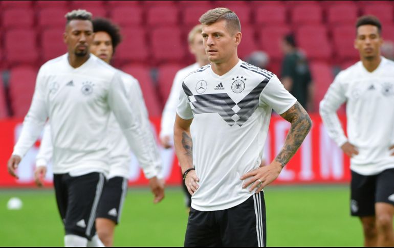 Kroos defendió  al seleccionador de Alemania, Joachim Löw, de las críticas del exjugador Michael Ballack. AFP/E. Dunand