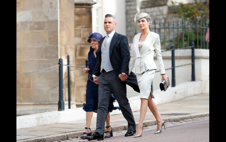 El cantante Robbie Williams llega con su esposa Ayda Fields. AP / A. Grant