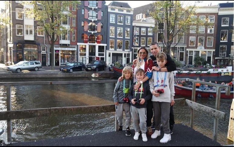 La conductora se encuentra con su esposo y sus hijos disfrutando de unos días de descanso en Ámsterdam. INSTAGRAM/galileamontijo