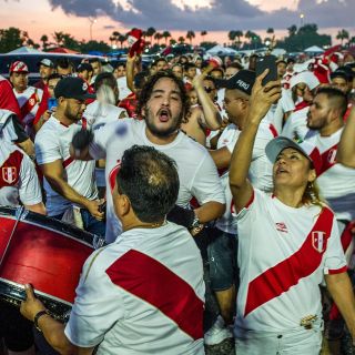 Perú logra un 3-0 ante un opaco Chile
