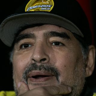 Maradona pide no ''endiosar'' más a Messi