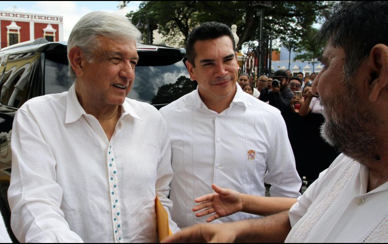 Andrés Manuel López Obrador y Alejandro Moreno llegan al Centro Cultural 
