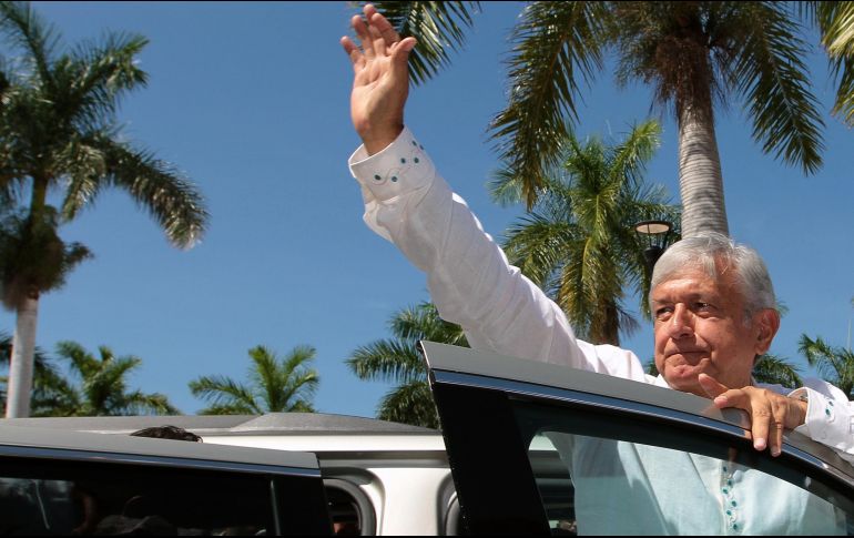 López Obrador se despide de sus seguidores luego de la visita, donde entre otros temas discutió sobre el Tren Maya. NTX/A. Monroy