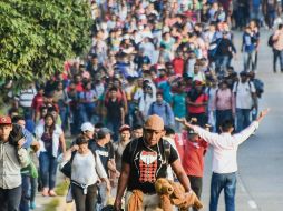 El contingente, en busca del “sueño americano” o “canadiense”, en San Pedro Sula. AFP