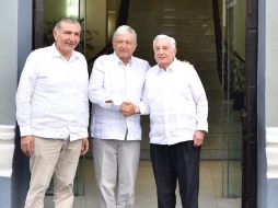 Al edificio arribaron diputados locales, federales, así como integrantes del gabinete del gobierno estatal. TWITTER / @nunezarturo