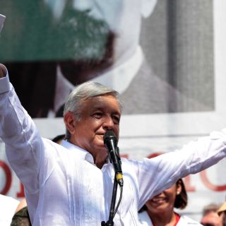 Con "borrón y cuenta nueva" AMLO perdonará adeudos de luz en Tabasco