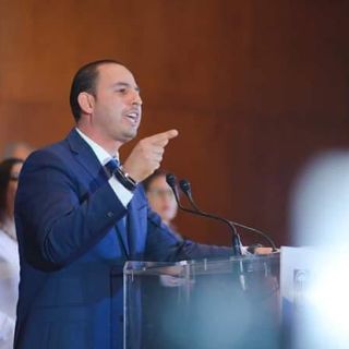 Marko Cortés acusa a AMLO de debilitar instituciones
