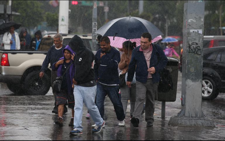La lluvia de esta tarde sorprendió a muchos sin causar afectaciones. EL INFORMADOR / ARCHIVO