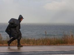Se presentará oleaje de dos a tres metros de altura en las costas de Jalisco, Colima y Michoacán, así como la costa occidental de Guerrero. EFE / S. Sas