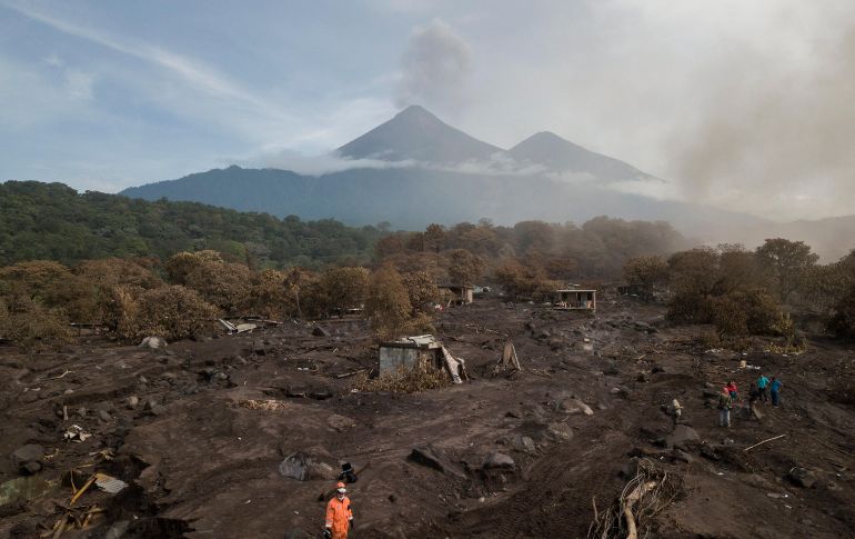 El pasado 3 de junio el cono hizo una violenta erupción que deja al menos 190 muertos, 238 desaparecidos y más de 1.7 millones de afectados. AP/ ARCHIVO
