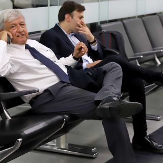 López Obrador pide serenidad ante nombramientos de Sedena y Marina