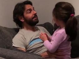 El también director compartió tres videos en donde se le ve convivir con su pequeña. INSTAGRAM/ederbez