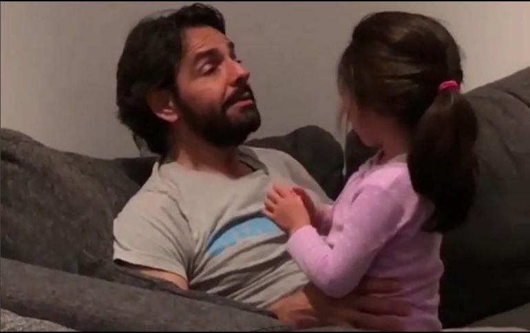 El también director compartió tres videos en donde se le ve convivir con su pequeña. INSTAGRAM/ederbez