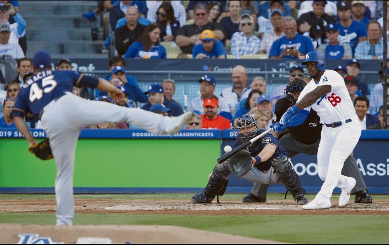 El abridor de los Cerveceros, Jhoulys Chacín, controló con sus lanzamientos a la ofensiva de los Dodgers. AFP