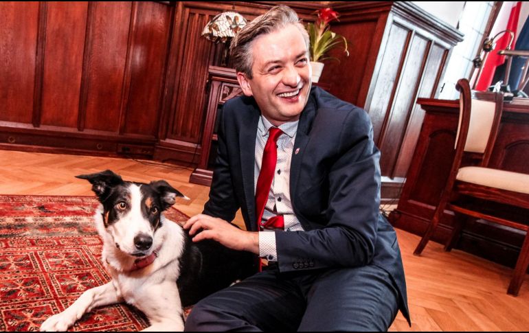 Este activista gay está acostumbrado a desafiar con su condición sexual en un país donde aún pesan mucho los valores tradicionales y católicos. FACEBOOK / Robert Biedroń