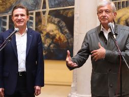 El presidente electo, Andrés Manuel López Obrador, y el gobernador de Durango, José Rosas Aispuro Torres, ofrecen una conferencia de prensa conjunta. SUN/B. Fregoso