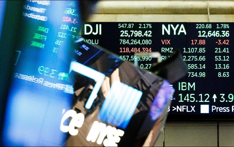 El mercado bursátil nacional cerró a la par del estadounidense, quien también reportó ganancias. EFE/J. Lane