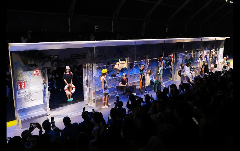 Modelos presentas creaciones de la colección 