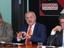 José Narró (i) Jesús Seade (c) y Ricardo Monreal (d) participan en este encuentro. SUN/L. Godínez