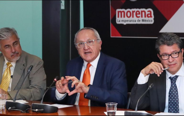 José Narró (i) Jesús Seade (c) y Ricardo Monreal (d) participan en este encuentro. SUN/L. Godínez