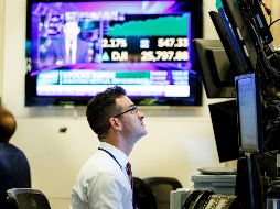 En la sesión se negociaron 216 millones de títulos en los mercados global y local. EFE/J. Lane