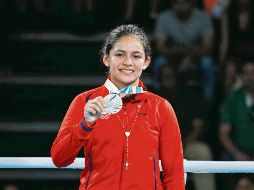 Jennifer Carrillo presume su histórica medalla de plata. TWITTER / @com_mexico