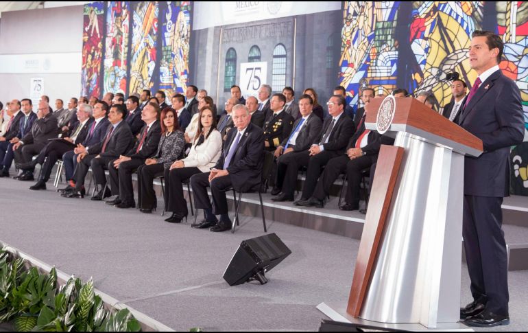 El Presidente de México, Enrique Peña Nieto, encabezó hoy la ceremonia por el 75 Aniversario de la Secretaría de Salud. NTX/PRESIDENCIA