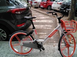 Este sistema contempla que los vehículos puedan colocarse en cualquier punto de la zona donde operan, sin necesidad de estaciones especiales como las de MiBici. TWITTER/@AceraPeatonal