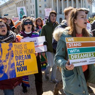 Gobierno de EU fija plazo para fallo sobre DACA