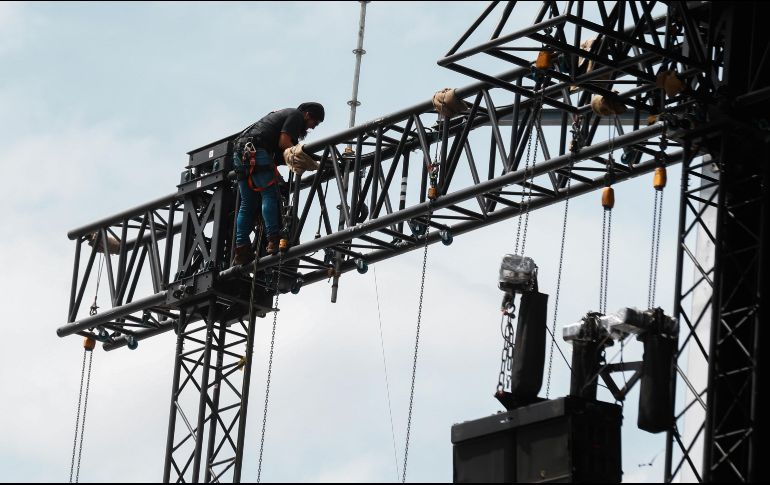 El montaje avanzó a toda velocidad ayer, en el Parque Trasloma. EL INFORMADOR/G. Gallo