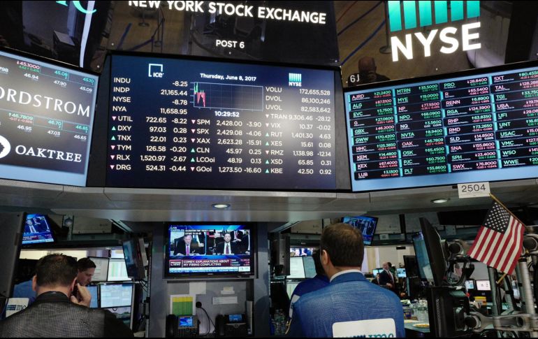 El NYSE Composite gana 98.46 puntos, colocándose en 25 mil 548.85 unidades. AP / ARCHIVO