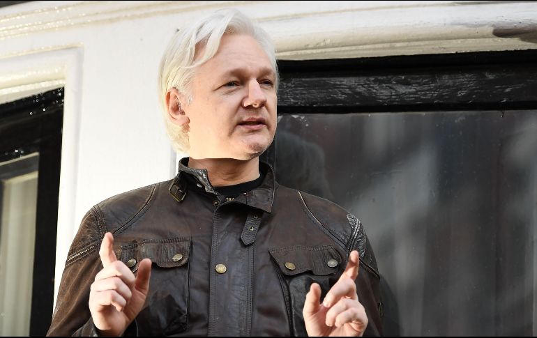 Assange teme que si deja la embajada de Ecuador pueda ser detenido y extraditado a EU por difundir miles de secretos oficiales de ese país. AFP / ARCHIVO