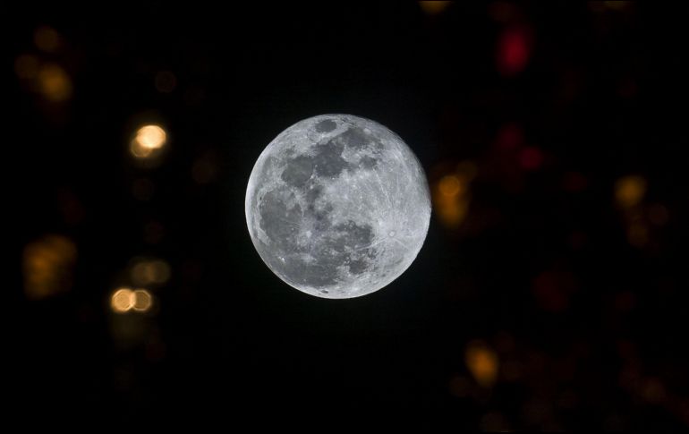 La luna artificial que sería lanzada en 2020 ahorraría unos 170 MDD anuales al iluminar un área de 50 kilómetros cuadrados en la ciudad de Chengdu. EL INFORMADOR / ARCHIVO