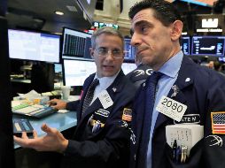 Al final de la sesión, el Dow Jones terminó en 25 mil 444 unidades. AP/R. Drew