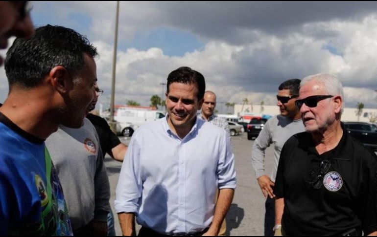 El gobernador agradeció durante su recorrido a la brigada puertorriqueña que ayudó en las labores de rescate. TWITTER/@Metro_PR