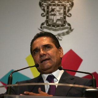 Silvano Aureoles se recupera tras cirugía de columna