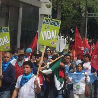Frente Nacional por la Familia marcha a casa de transición de López Obrador