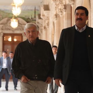 AMLO se compromete con Corral a pedir extradición de César Duarte