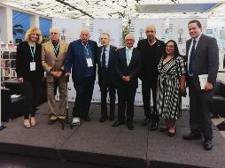 Al Frente. Silvia Hamui (presidenta del Comité Académico del CDIJUM), Jaime Balas (Secretario del Patronato del CDIJUM), Mayer Zaga, José Carreño, Rubén Goldberg, Ronny Someck (poeta israelí invitado a la FILJU), Tal Naim y Enrique Chmelnik.